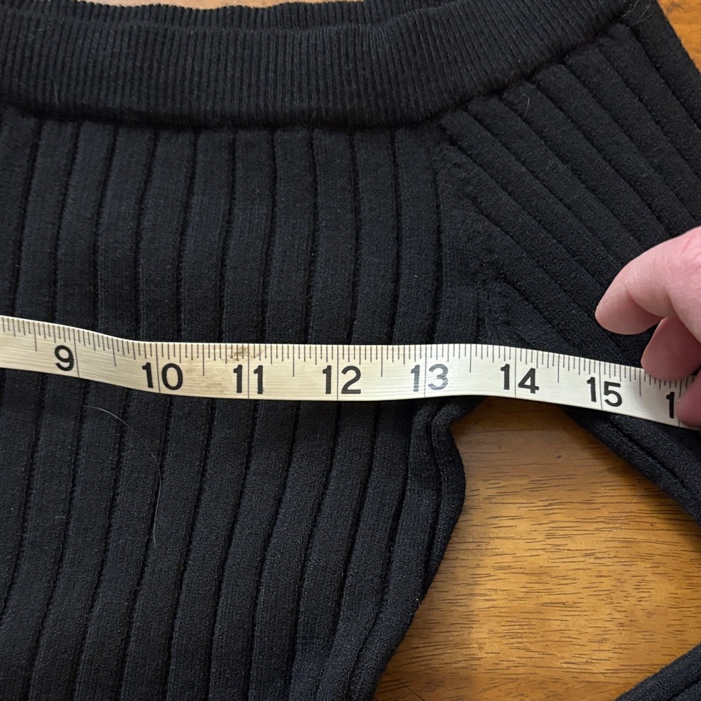 AE Off-Shoulder Black Ribbed Top - Picture 6 of 8